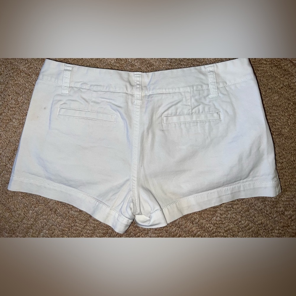 BUNDLE 5 for $50 👗👚
Mossimo Supply Co. White Women's Denim-Style Cotton Shorts - Picture 3 of 3